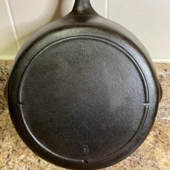 Lodge Cast Iron Skilett #5, 8 inches - Picture 3 of 3